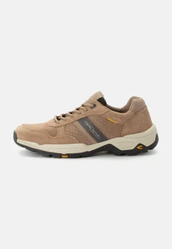 Sneaker mit griffiger Laufsohle