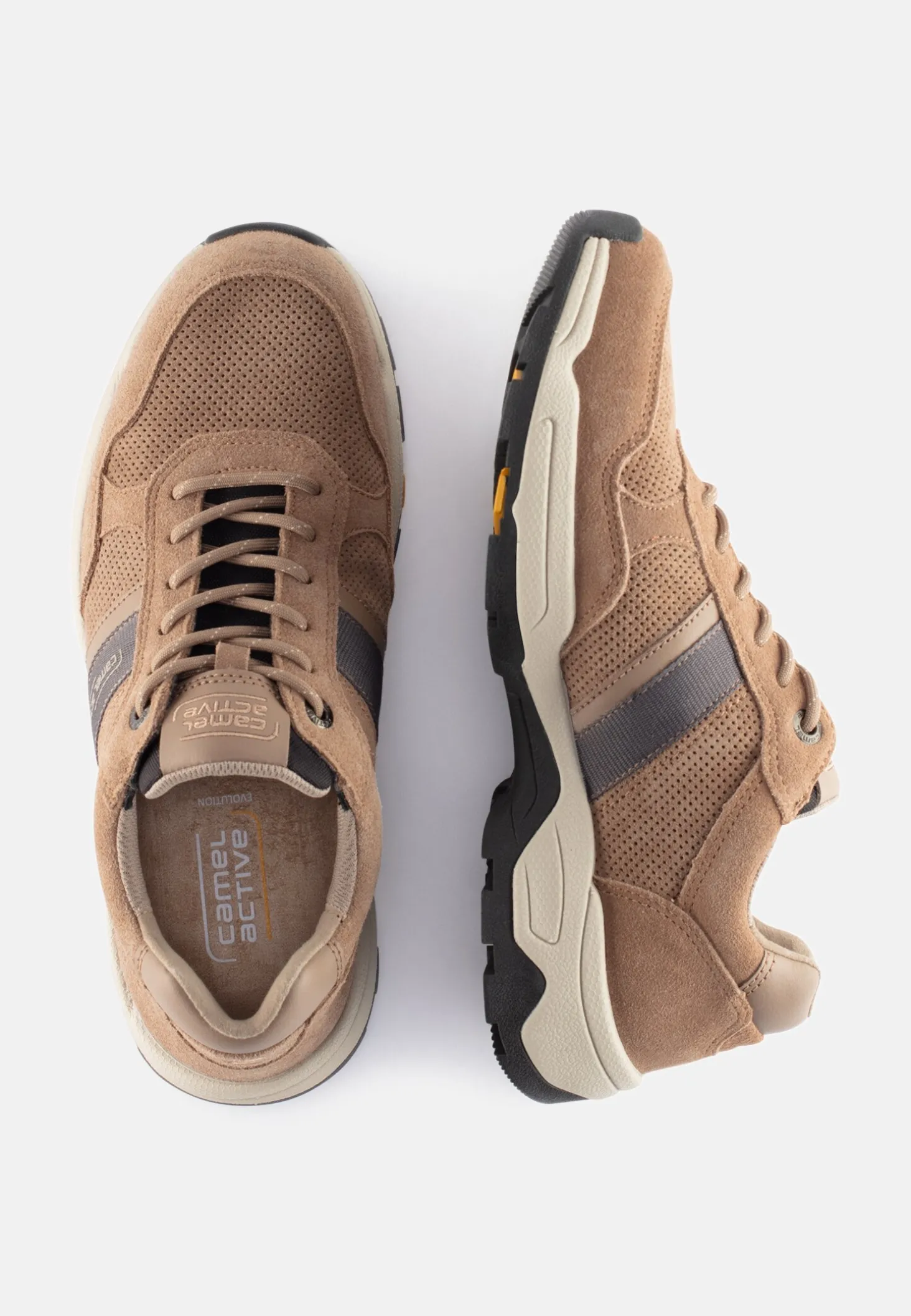 Sneaker mit griffiger Laufsohle