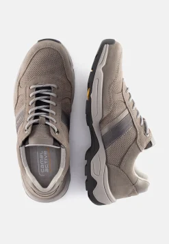 Sneaker mit griffiger Laufsohle