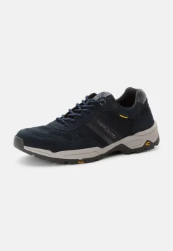 Sneaker mit griffiger Laufsohle