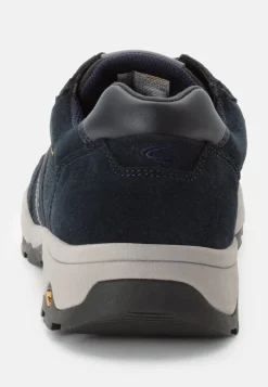 Sneaker mit griffiger Laufsohle