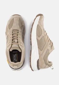 Sneaker mit griffiger Sohle