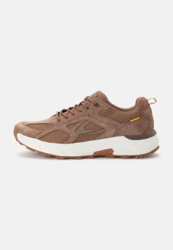Sneaker mit griffiger Sohle