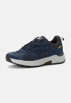 Sneaker mit griffiger Sohle