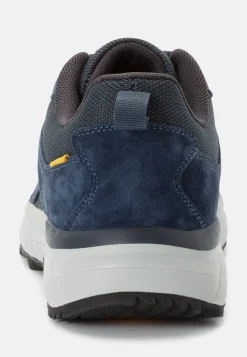 Sneaker mit griffiger Sohle