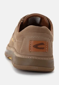 Sneaker mit Kontrastnähten