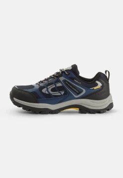 Sneaker mit robuster Sohle