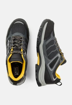 Sneaker mit robuster Sohle
