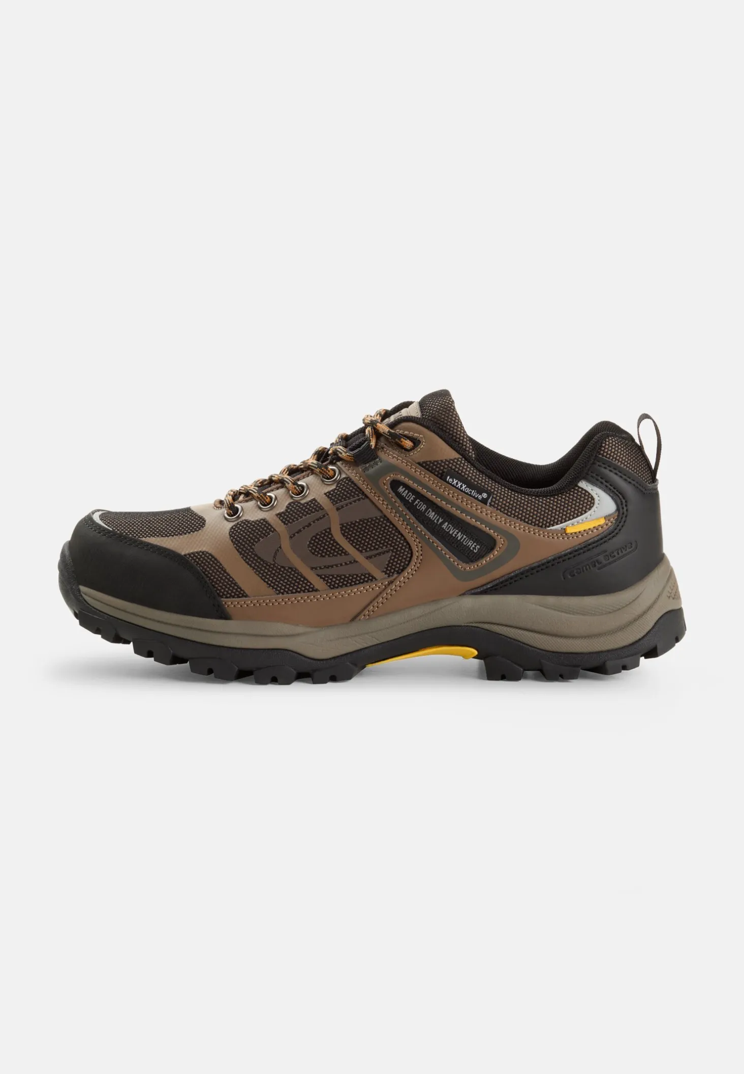 Sneaker mit robuster Sohle