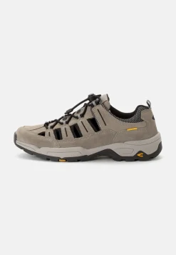 Sneaker mit Schnellschnürsystem