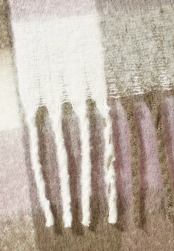 Softer Schal mit kariertem Muster