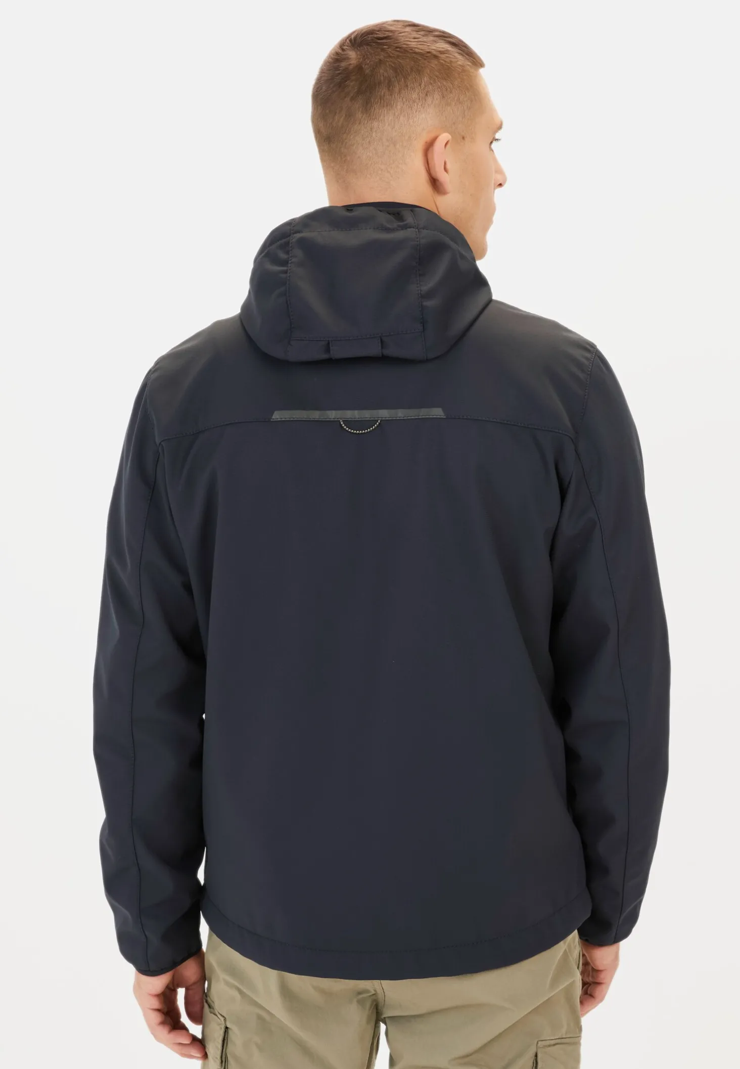 Softshelljacke mit abnehmbarer Kapuze und reflektierenden Details