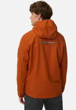 Softshelljacke mit abnehmbarer Kapuze