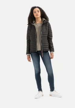 Steppjacke mit abnehmbarer Kapuze