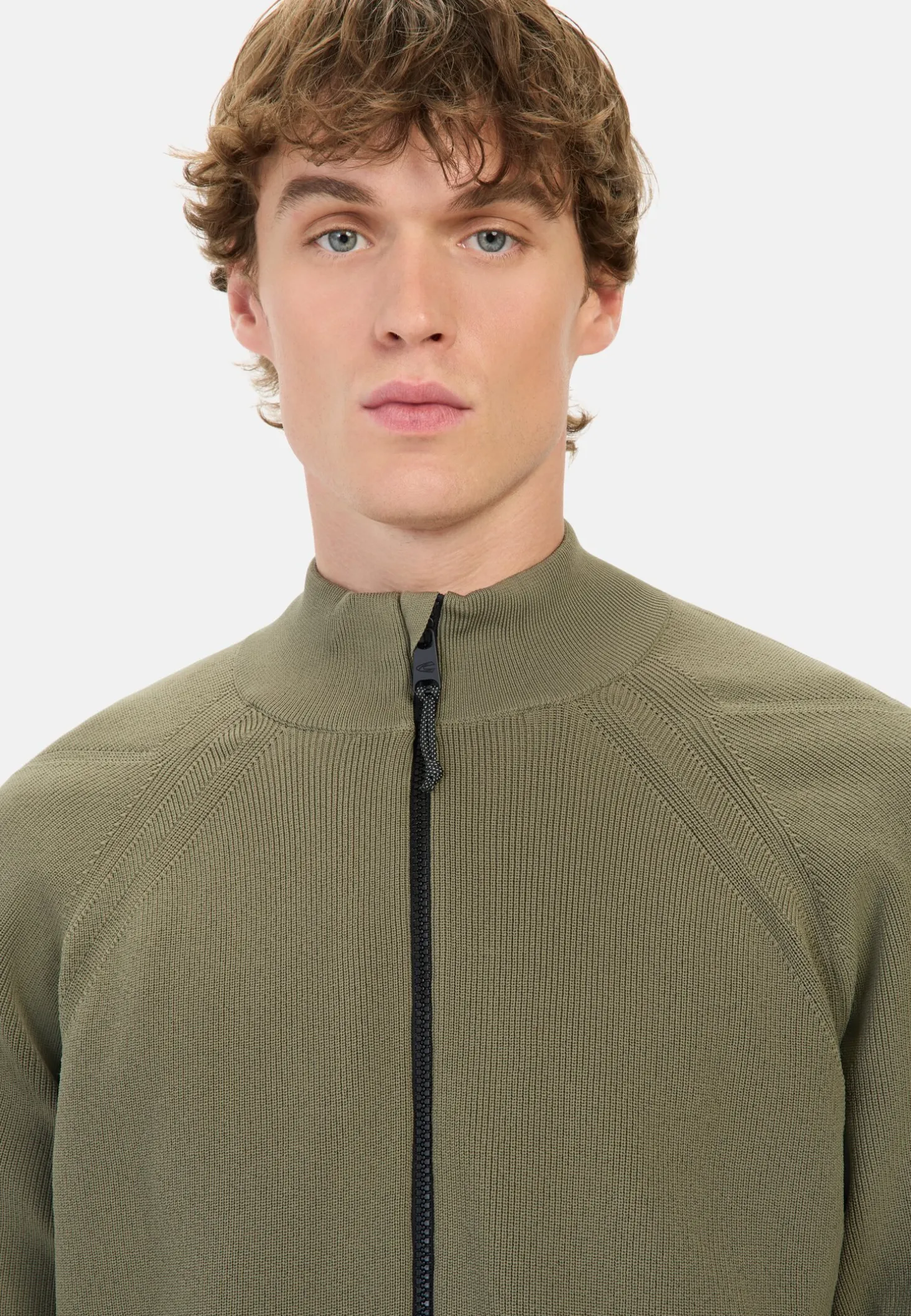 Strickjacke aus atmungsaktivem Polyester