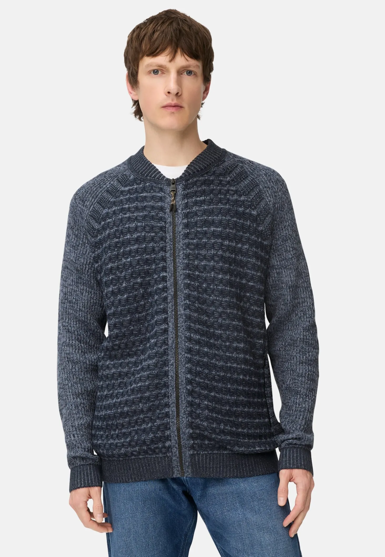 Strickjacke im Bomberstil