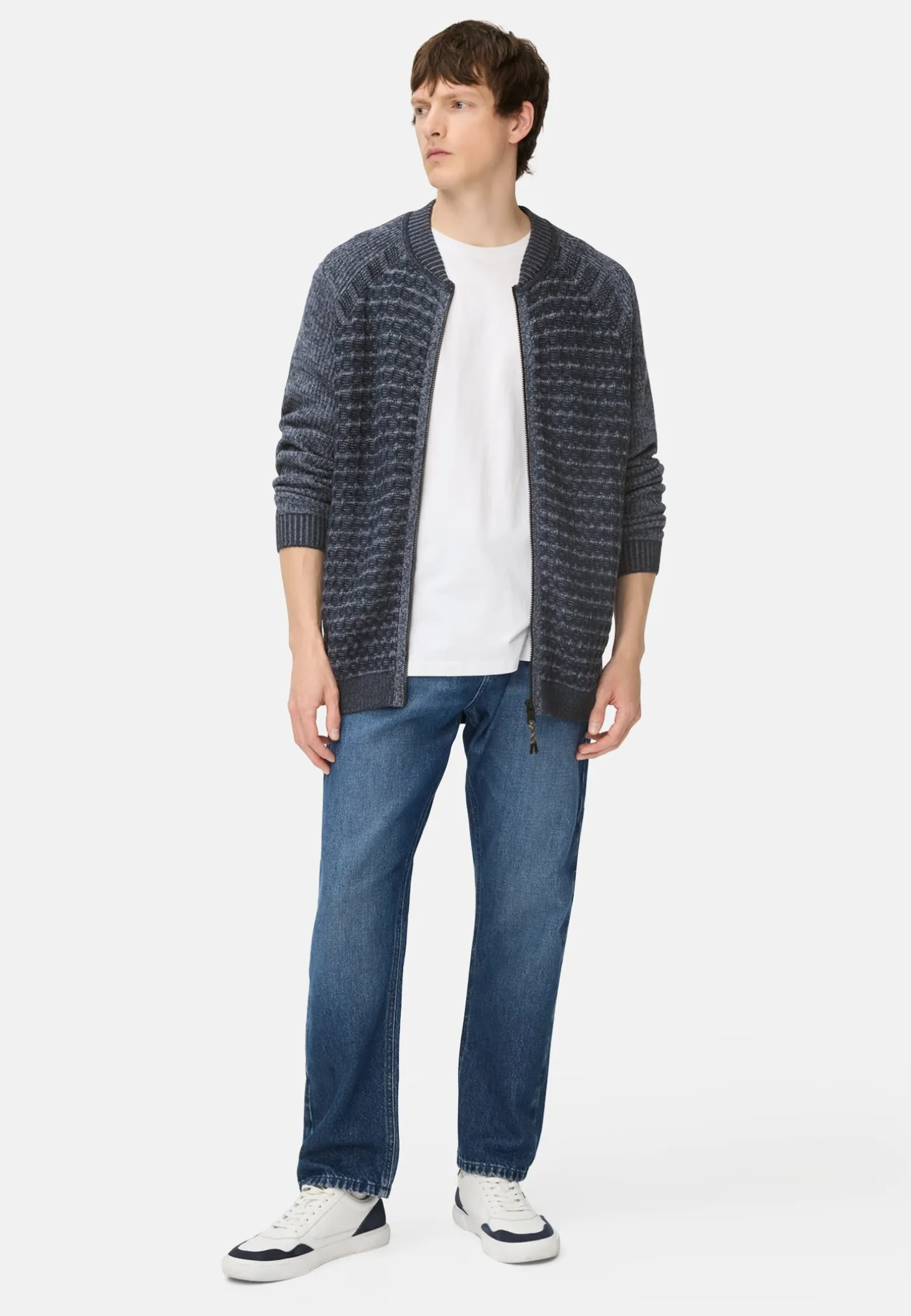 Strickjacke im Bomberstil