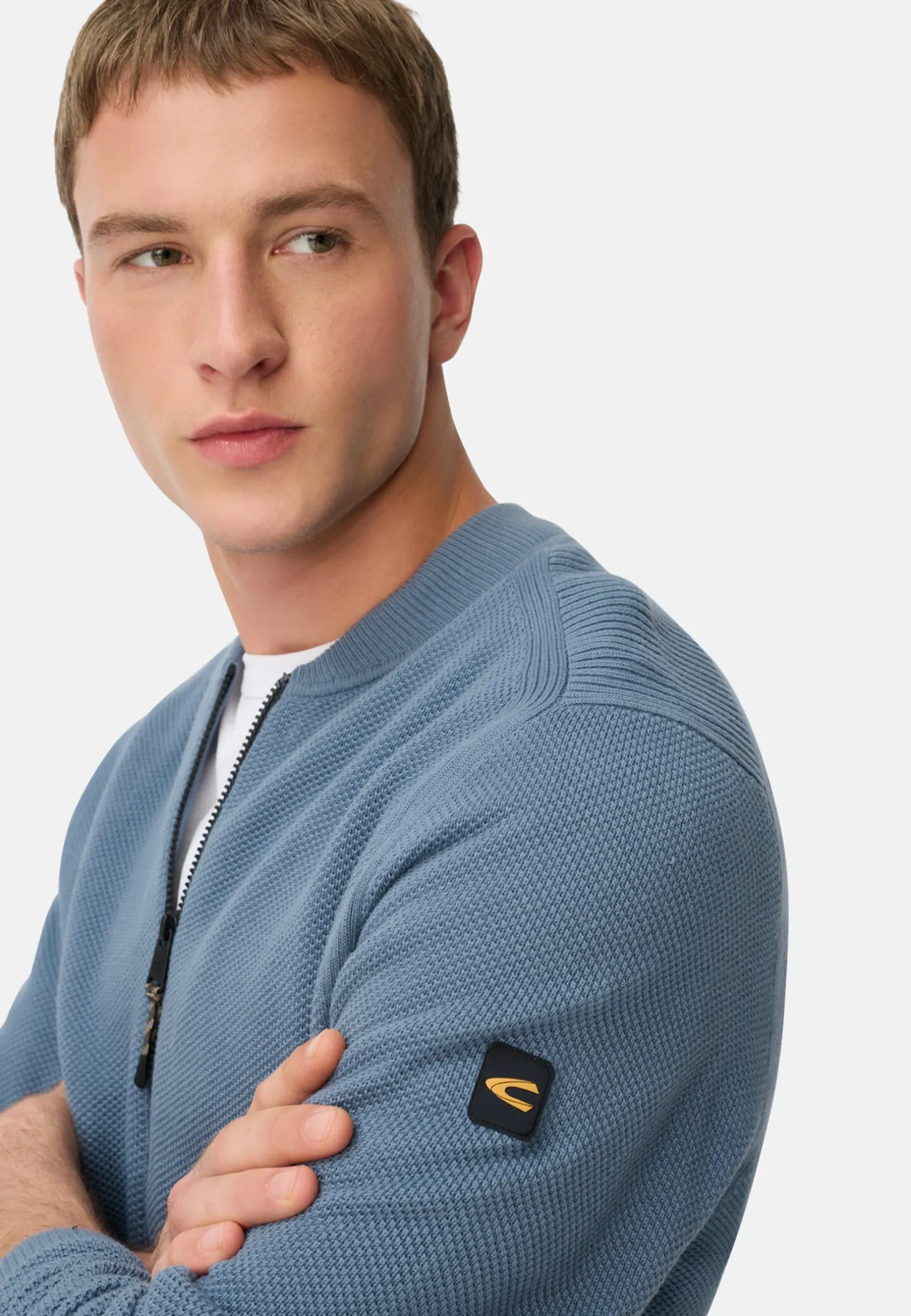 Strickjacke im Bomberstil