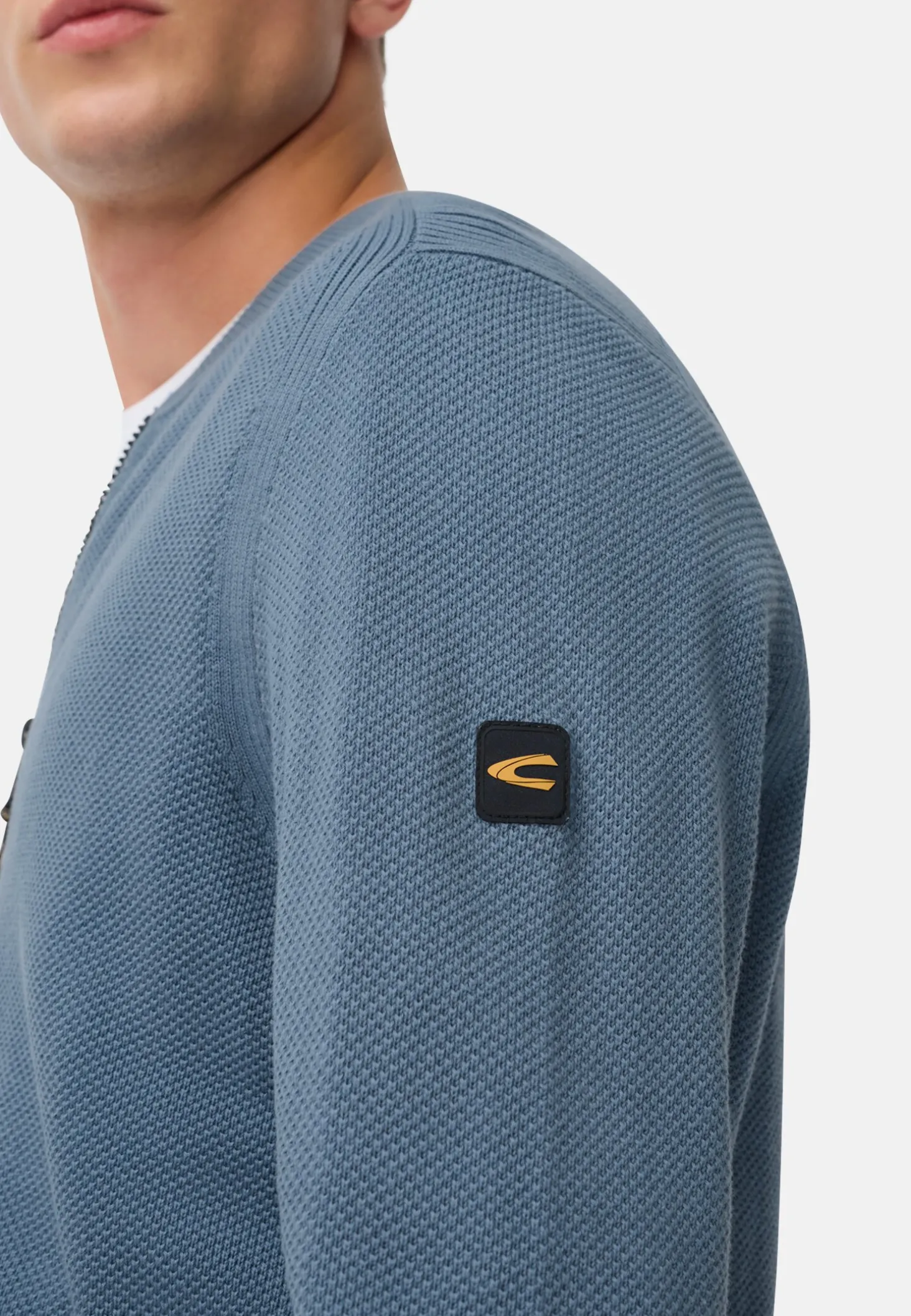 Strickjacke im Bomberstil