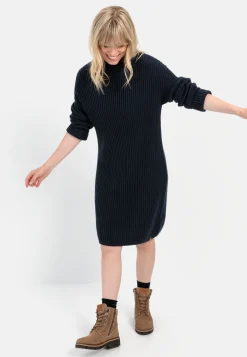 Strickkleid mit Stehkragen