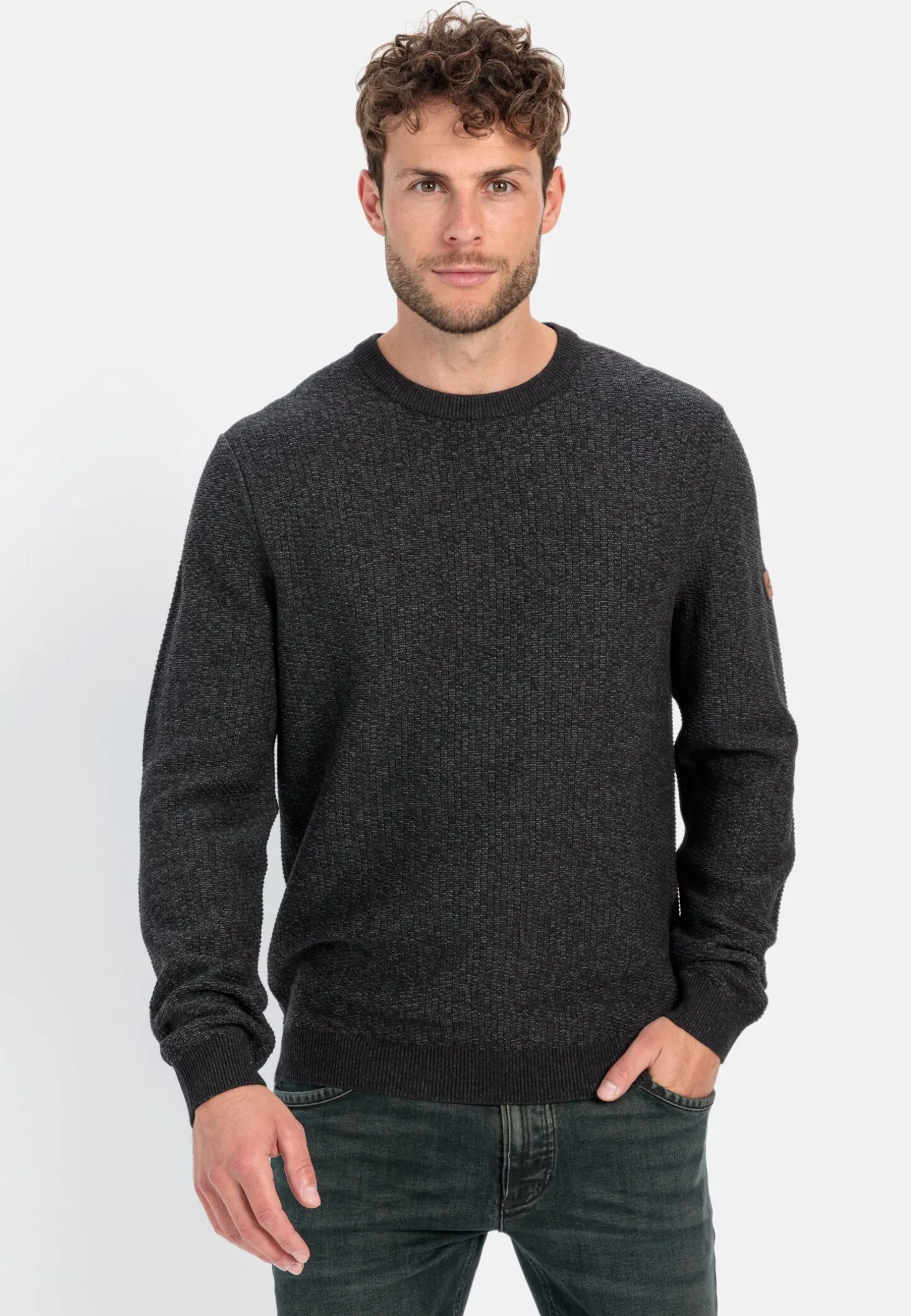 Strickpullover aus einem Baumwollmix