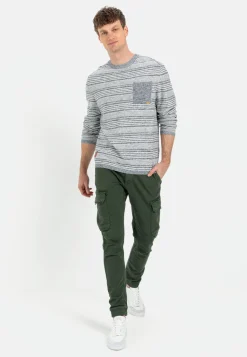 Strickpullover im Streifenmuster