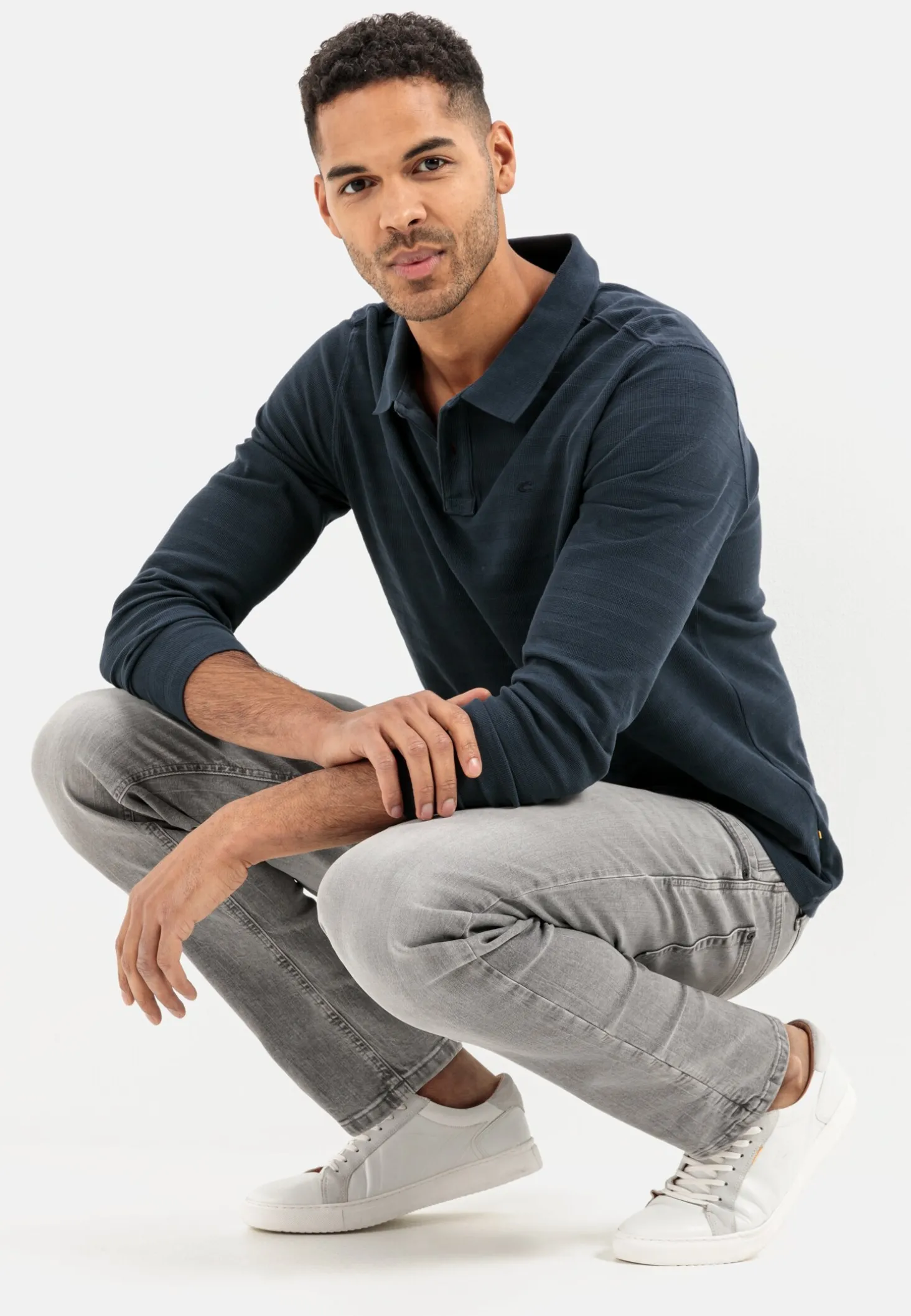 Tapered Fit Jeans mit Smartphone Tasche