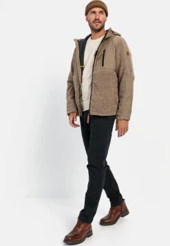 Teddyjacke im Materialmix