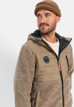Teddyjacke im Materialmix