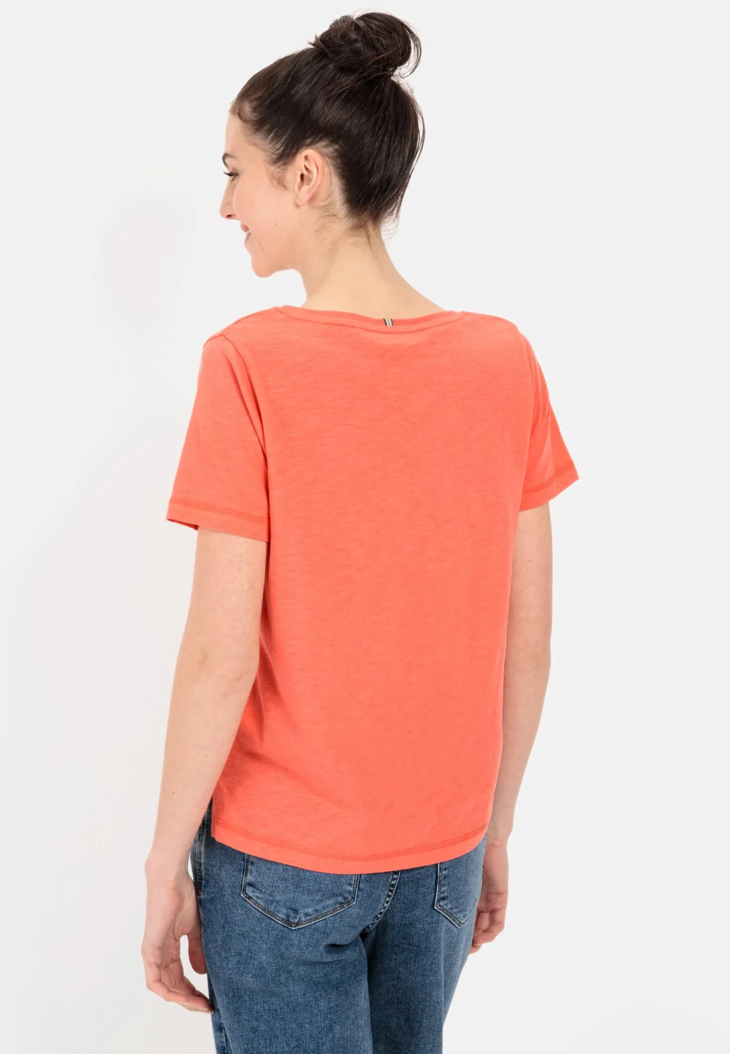V-Neck T-Shirt aus Organic Cotton